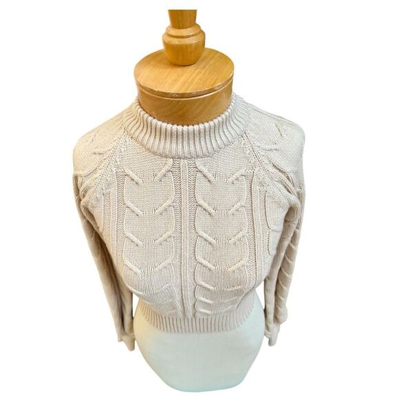 ASTR The Label gorgeous cream backless sweater. XS
NWT - Picture 5 of 10